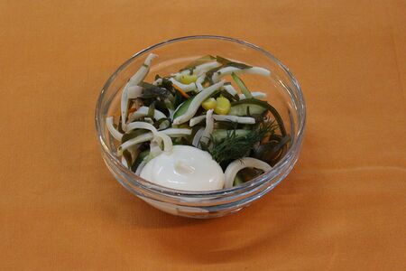 Салат из морской капусты с кальмаром