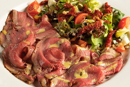 Салат с ростбифом