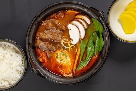 Острый суп с говядиной и грибами