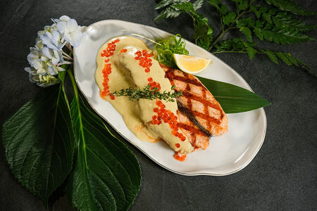 Семга в сливочно-икорном соусе