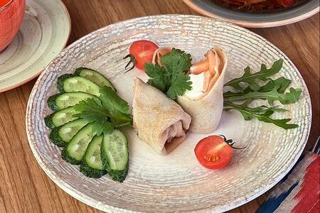 Блинчик с лососем и сливочным сыром