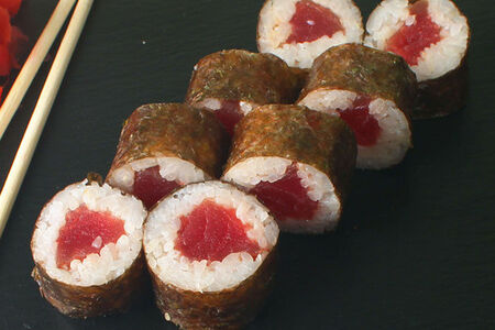 Ролл с тунцом