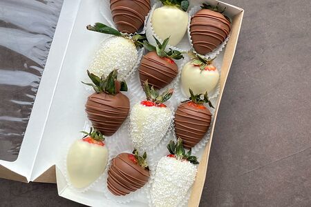 Набор клубники в шоколаде Инь Янь