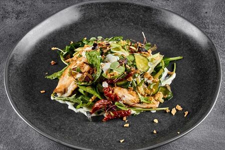 Салат с цыпленком и горгонзолой