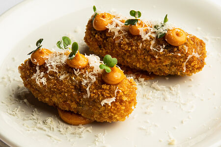 Рисовые крокеты с кальмаром и салями