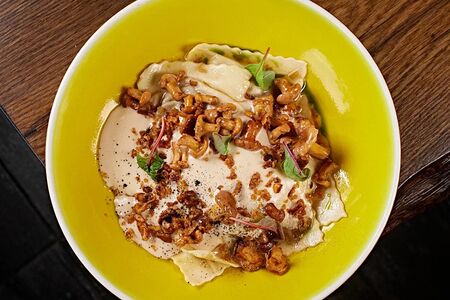 Равиоли с томленой говядиной и грибами