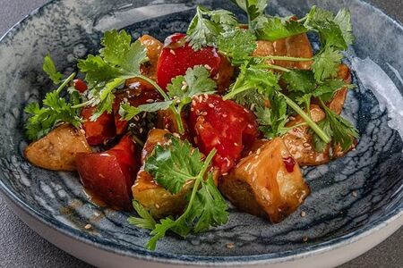 Салат с хрустящими баклажанами