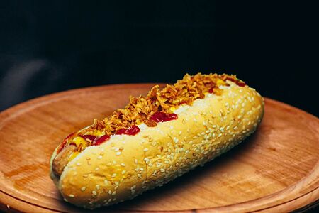 Хот-дог Баварский с говяжьей колбаской