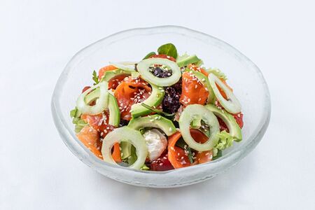 Микс салатов со слабосоленым лососем