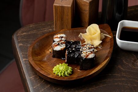 Ролл с угрем