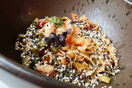 Вок с креветками