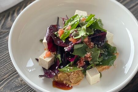 Салат из баклажанов с козьим сыром