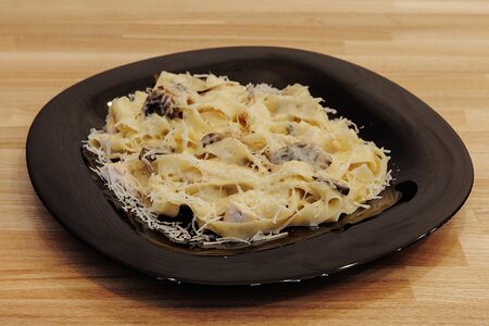 Паста с курицей и грибами