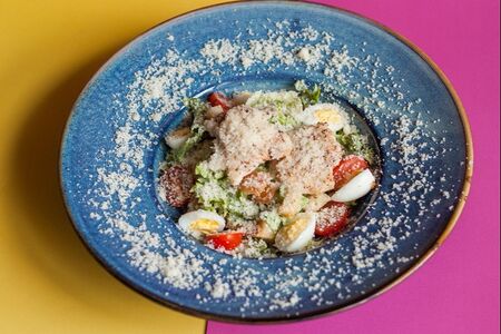 Салат Цезарь с курицей