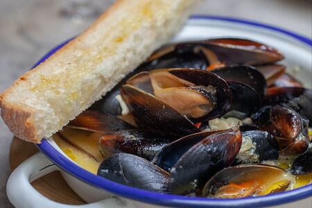 Мидии в сливочно-сырном соусе