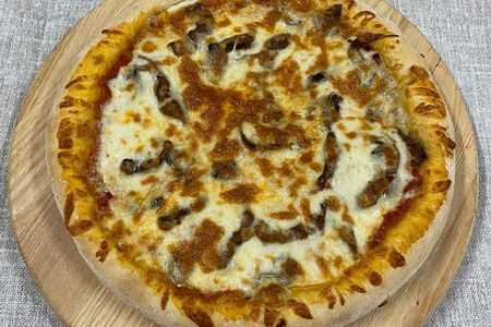 Пицца с ветчиной и грибами