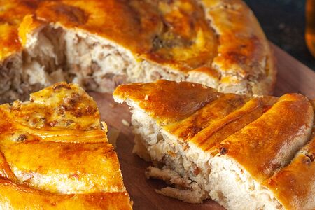 Пирог с курицей и грибами