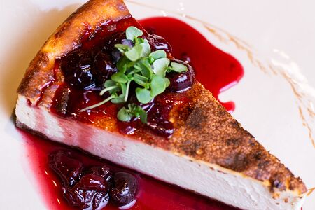 Сан-Себастьян с вишневым соусом