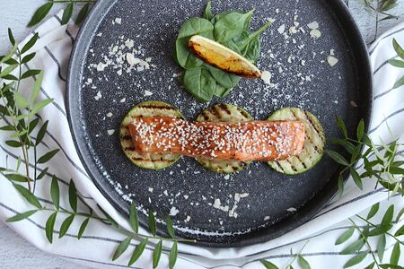 Лосось терияки на подушке из цукини