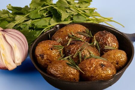 Картофель, запечённый с пармезаном и трюфельным маслом