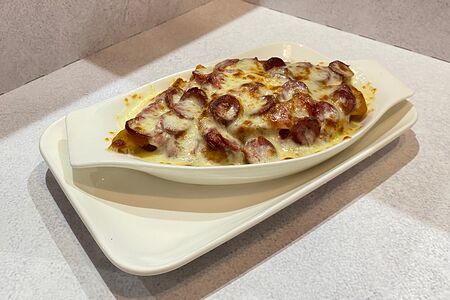 Запеченный картофель с колбасками