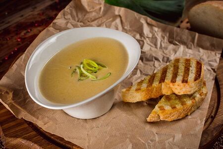 Сливочный суп с лососем