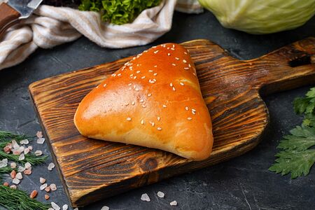 Пирожок с капустой