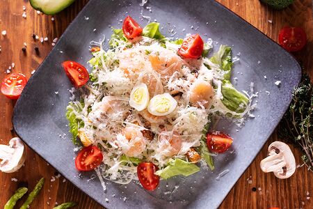 Салат Цезарь с курицей