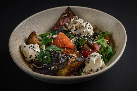 Салат с хрустящими баклажанами