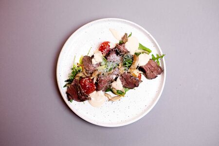 Салат с ростбифом