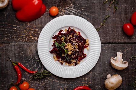 Салат из свеклы с грецким орехом