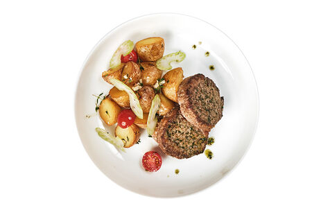 Бифштекс из телятины с картофелем стоун