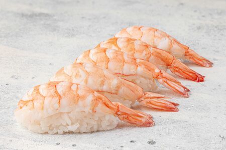 Суши с креветкой