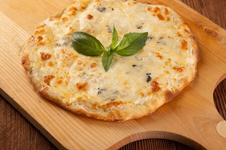 Римская пицца Четыре сыра