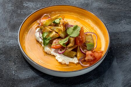 Баклажаны с томатами и свит чили