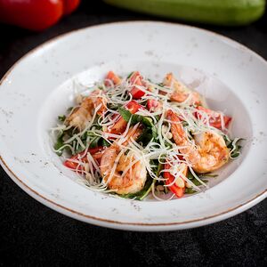 Салат с рукколой и креветками