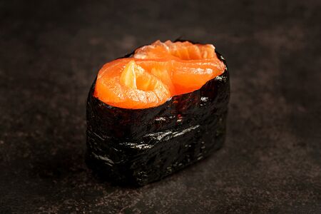 Гункан Лосось