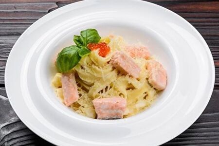 Феттуччине с лососем