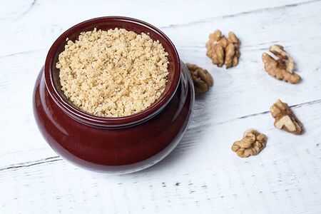 Мацони с медом и орехами