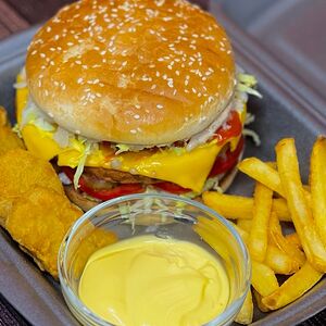Бургер, наггетсы, картошка фри, соус