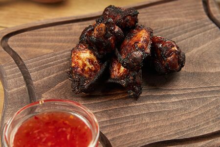 Куриные крылья в кисло-сладком чили соусе