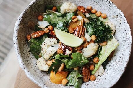 Салат с хурмой