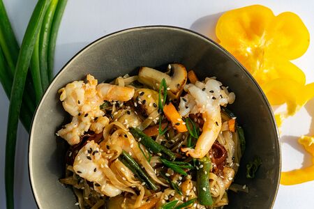 Wok с креветкой