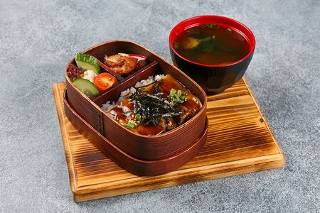 Бенто кабаяки с баклажанами и мисо суп