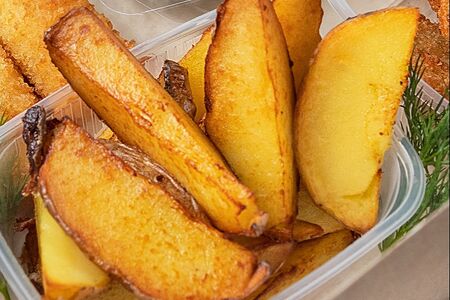 Картофельные дольки с кетчупом