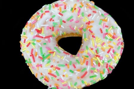 Донат с ванильной глазурью