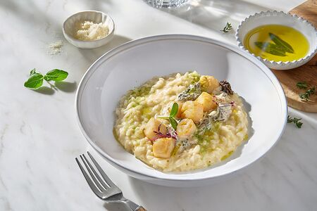 Ризотто с морским гребешком и сморчками
