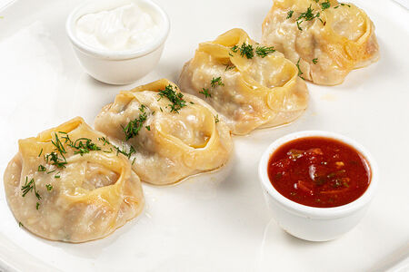 Манты с говядиной и бараниной