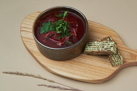 Борщ с телятиной, наполеоном из ржаного хлеба и зеленого масла