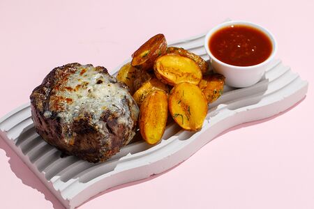 Стейк филе миньон с беби-картофелем